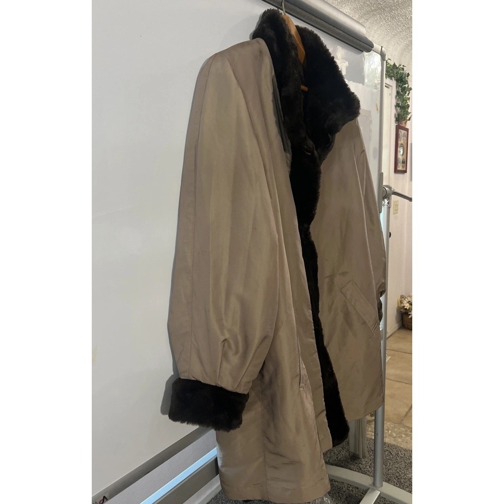Coat Beige Outside . Inside brown reversable‎ Size large Very Soft - Picture 5 of 16